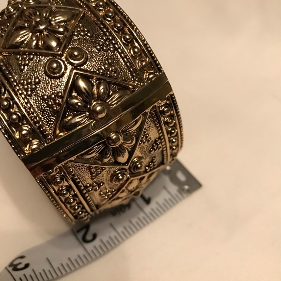 Gold color bracelet. Approx 2” wide. - Picture 3 of 3